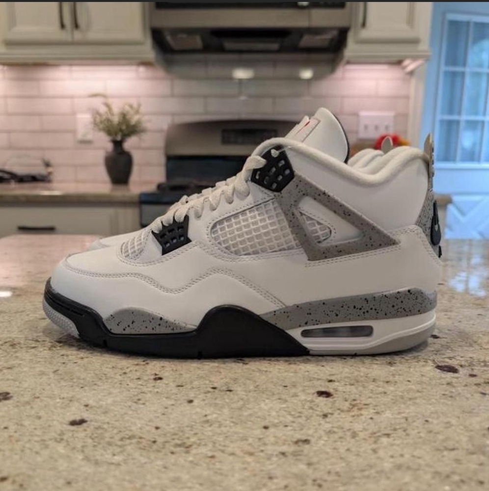 Jordan Retro 4 “White Cement”
